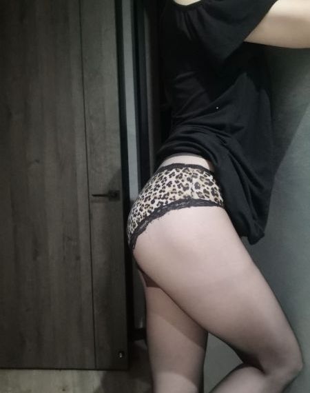 女大学生的沙龙室在线